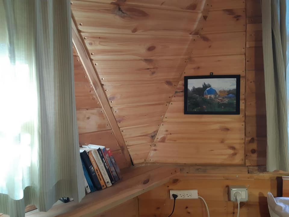 בקתת עץ בחורש במנות - דום גיאודזי - Wooden Cabin In Manot Exterior foto