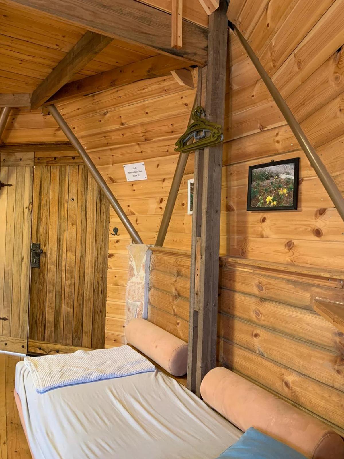 בקתת עץ בחורש במנות - דום גיאודזי - Wooden Cabin In Manot Exterior foto