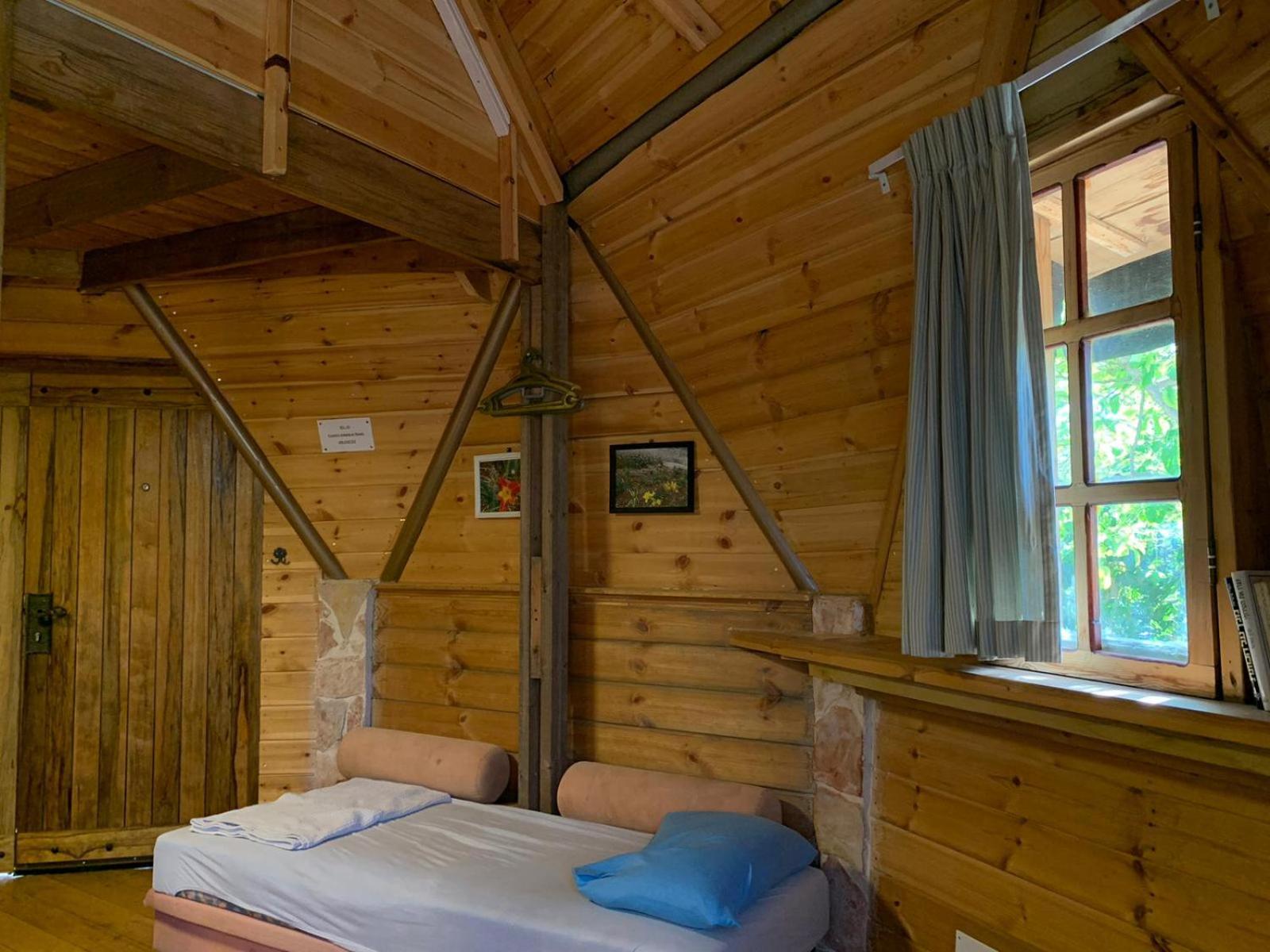 בקתת עץ בחורש במנות - דום גיאודזי - Wooden Cabin In Manot Exterior foto