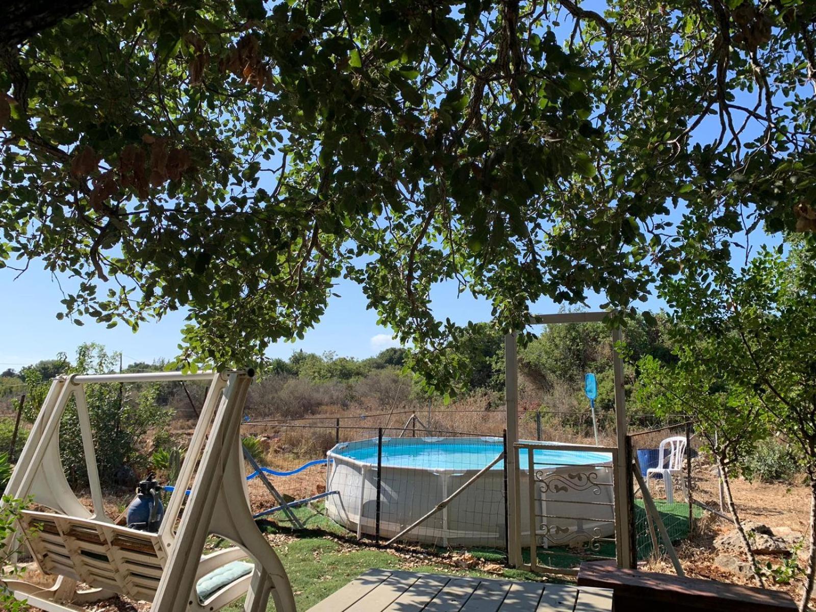 בקתת עץ בחורש במנות - דום גיאודזי - Wooden Cabin In Manot Exterior foto